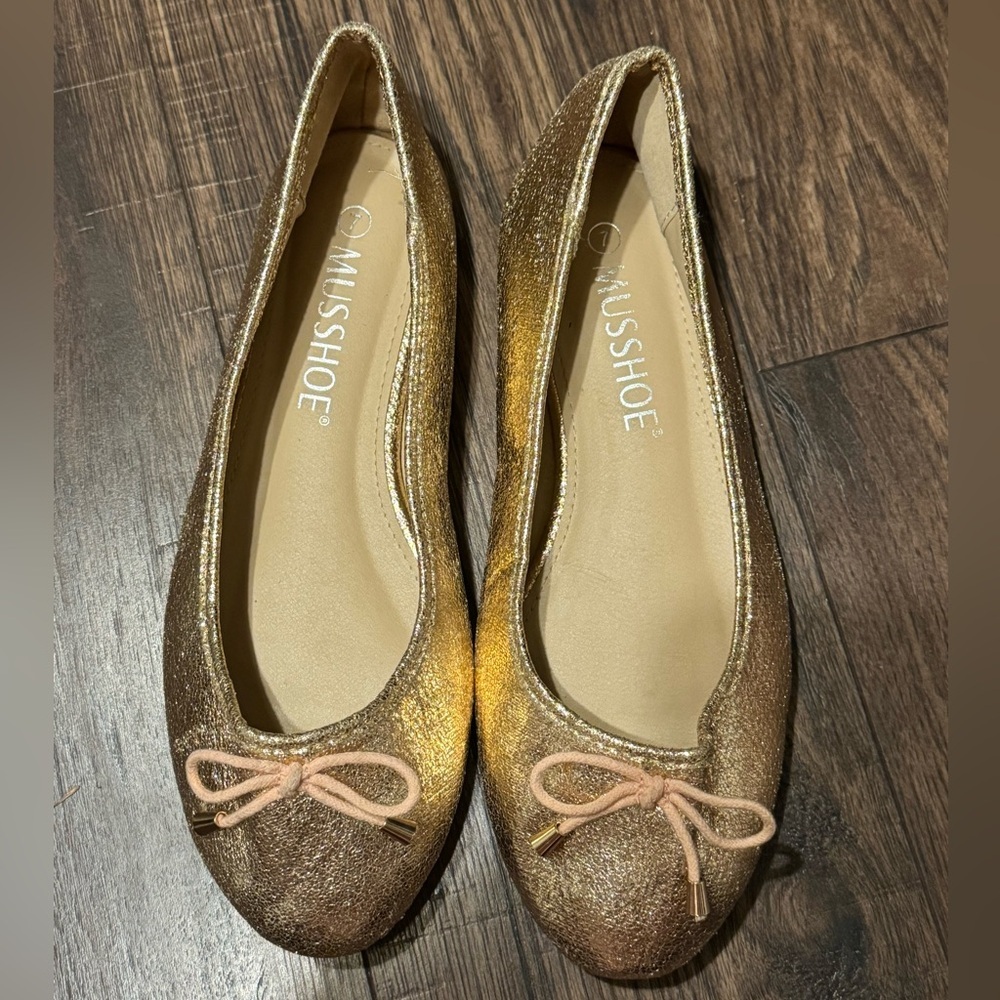 Musshoe gold ballet flats